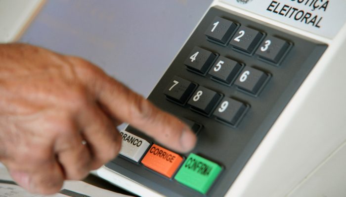 TSE inicia testes de vulnerabilidade das urnas que serão utilizadas