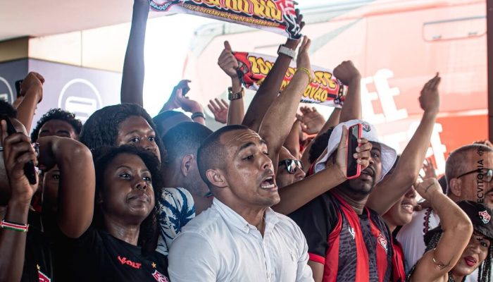 Torcida realiza AeroNego e apoia delegação antes de jogo do