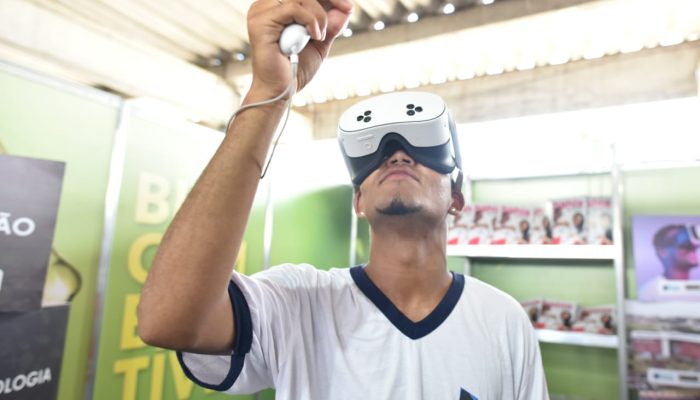 Visitantes mergulham no fundo do mar com experiência 3D inovadora