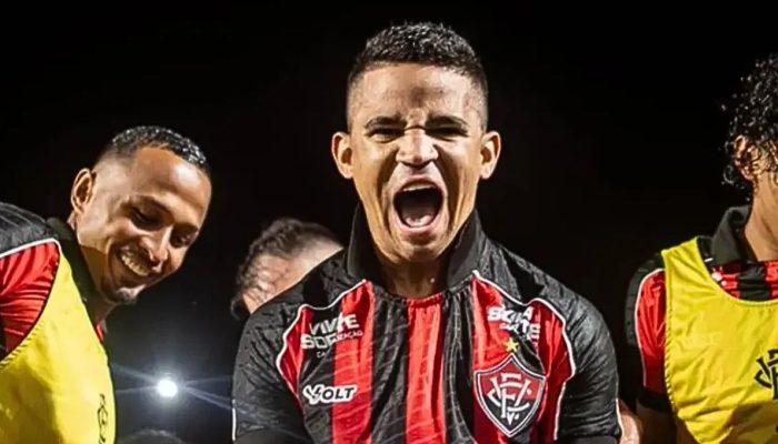 Vitoria-decide-pagar-multa-para-escalar-Erick-em-jogo-decisivo.jpg