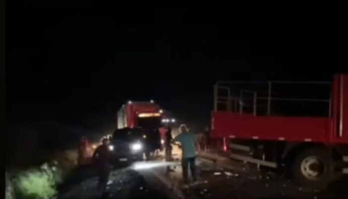 acidente-br-116-norte-santa-barbara-caminhao-carro-foto-reproducao-2.jpg