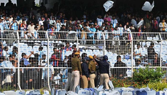 caos marca estreia de turnê de Messi na Índia