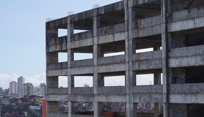 impasse ameaça conclusão de prédio parada há 9 anos