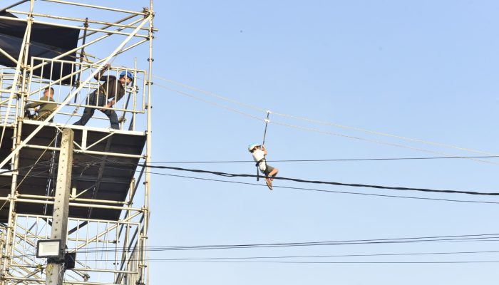 tirolesa com 50 metros de descida promete adrenalina máxima