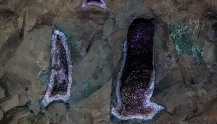 turismo subterrâneo na capital da pedra roxa